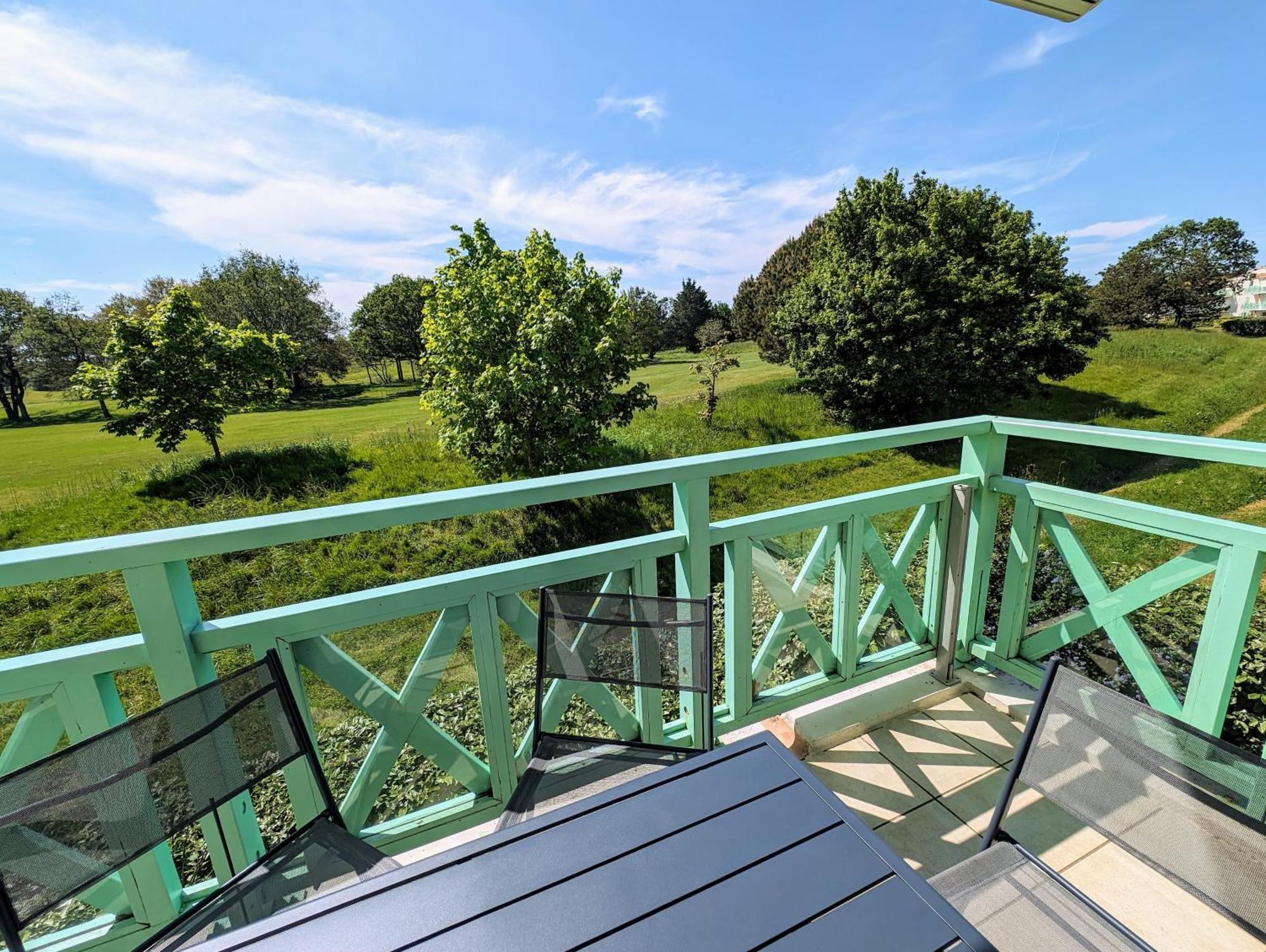 Appartement Avec Vue Sur Golf Порник Екстериор снимка