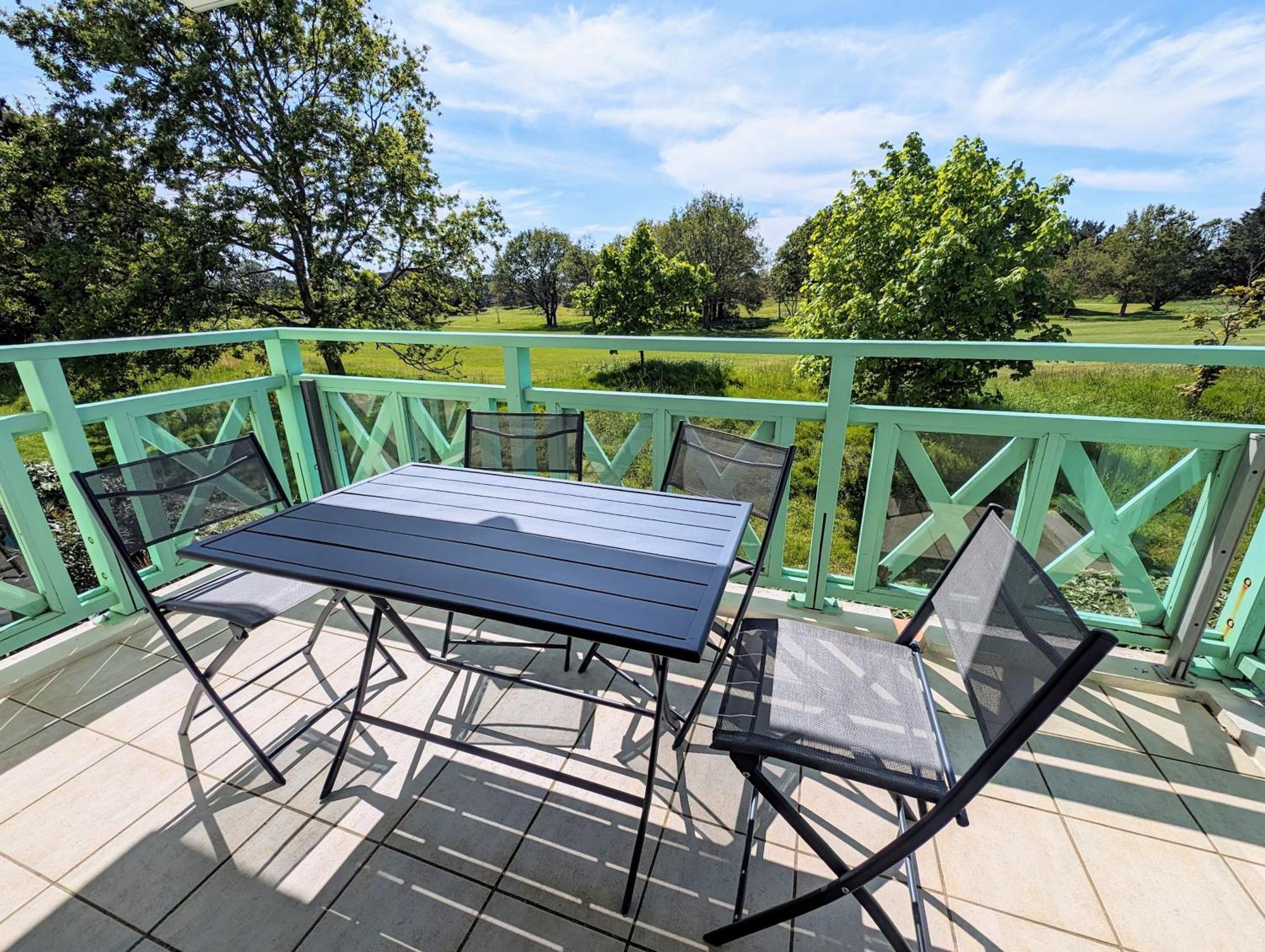 Appartement Avec Vue Sur Golf Порник Екстериор снимка